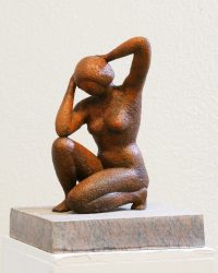 Kneeling Woman - 15.7 x 11.8 x 9.8 in  / 30 x 40 x 25 cm